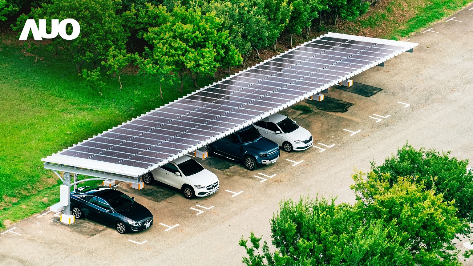 88BIFASunSteel光電整合型浪板具備快速安裝、輕量化優勢，可提升15%發電效能，通過國際IEC與國內VPC認證安全、防漏、耐候標準
