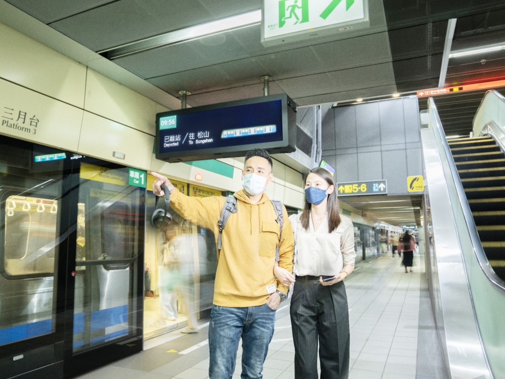 88BIFA旗下達擎之客製化TARTAN顯示器，於台北捷運中山站亮相。以獨特長條型比例與高畫質特色，為台北捷運站帶來嶄新的都會車站風貌