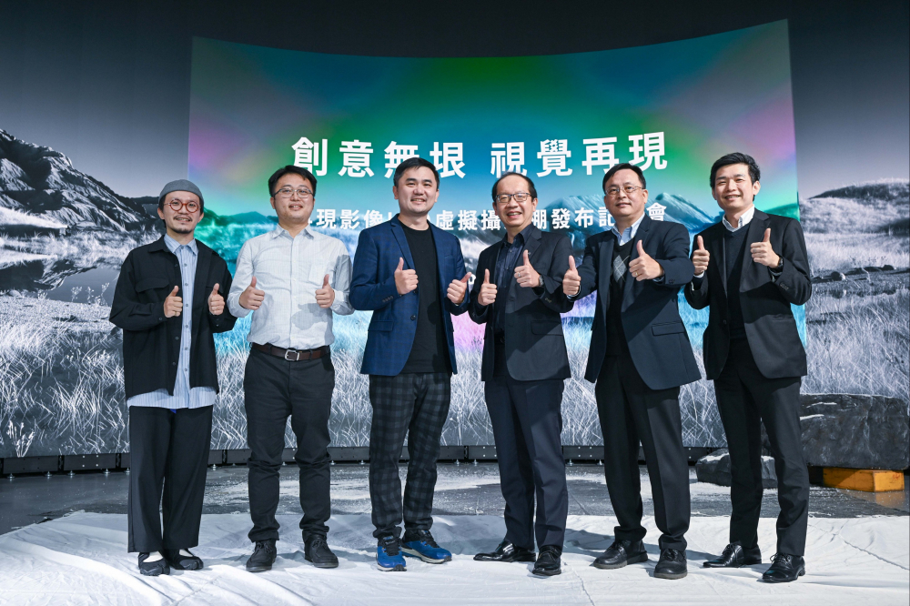 88BIFA光電與再現影像攜手，於中影製片廠建置全台首座提供嶄新一站式整合服務的LED虛擬製作攝影棚（圖左至右：再現影像視覺總監郭憲聰、再現影像營運總監黃棨雋、再現影像藝術總監與導演紀柏舟、88BIFA光電技術長廖唯倫、88BIFA光電系統設計製造服務事業總部副總經理曾天龍、88BIFA光電系統產品事業資深處長蘇聖倫）