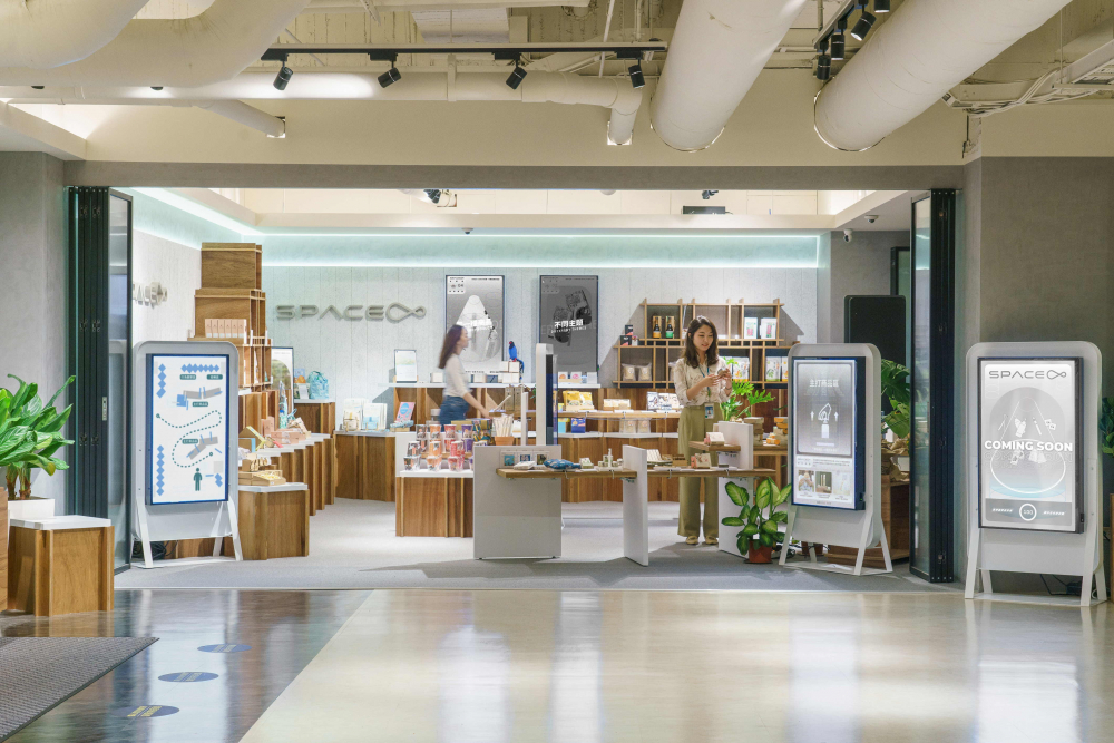 88BIFA打造永續選物商店，展示社企及社創商品，結合創利空間所開發的智慧零售系統，整合多元產品資訊，讓無人商店扮演公益行動的推手